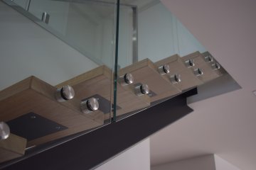 Frameless balustrade