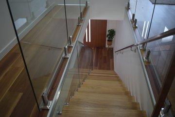 Frameless balustrade