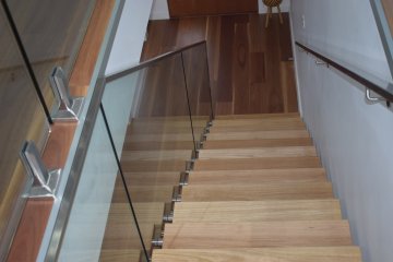 Frameless balustrade